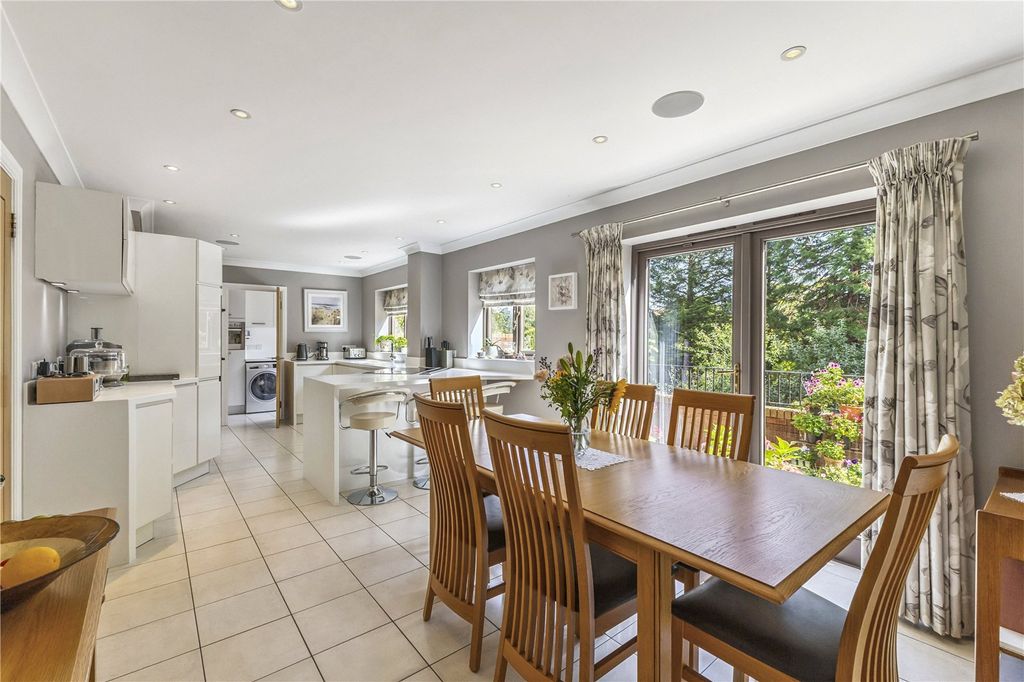 Property photo 3 of 18 Kitchen/Dining
