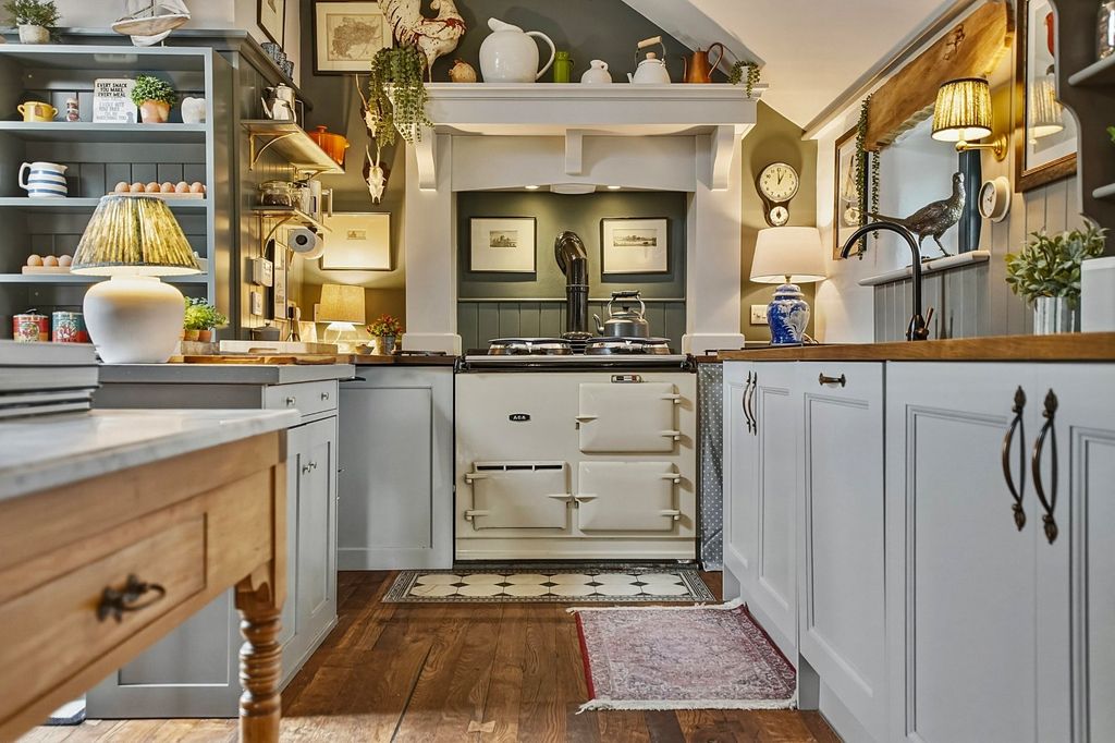 Property photo 3 of 41 Kitchen