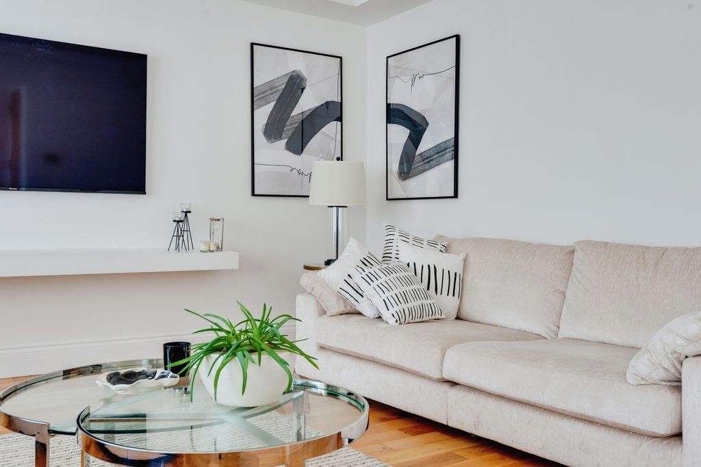 Property photo 3 of 24 Pbox-Img.Jpg