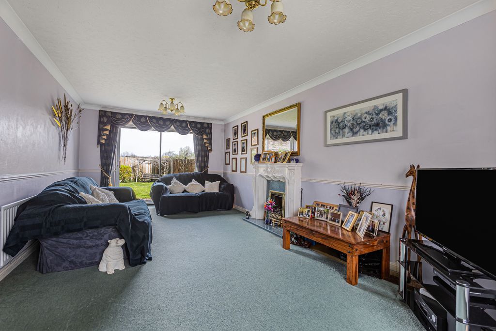 Property photo 2 of 24 Lounge