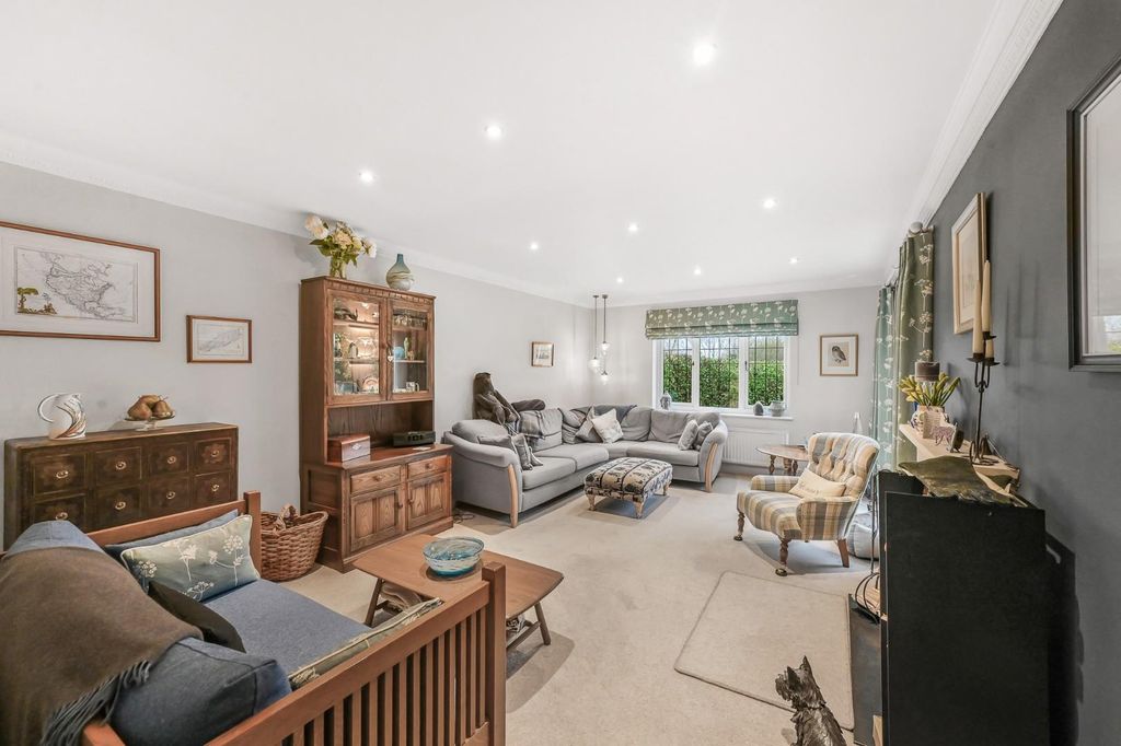 Property photo 3 of 26 Sitting Room