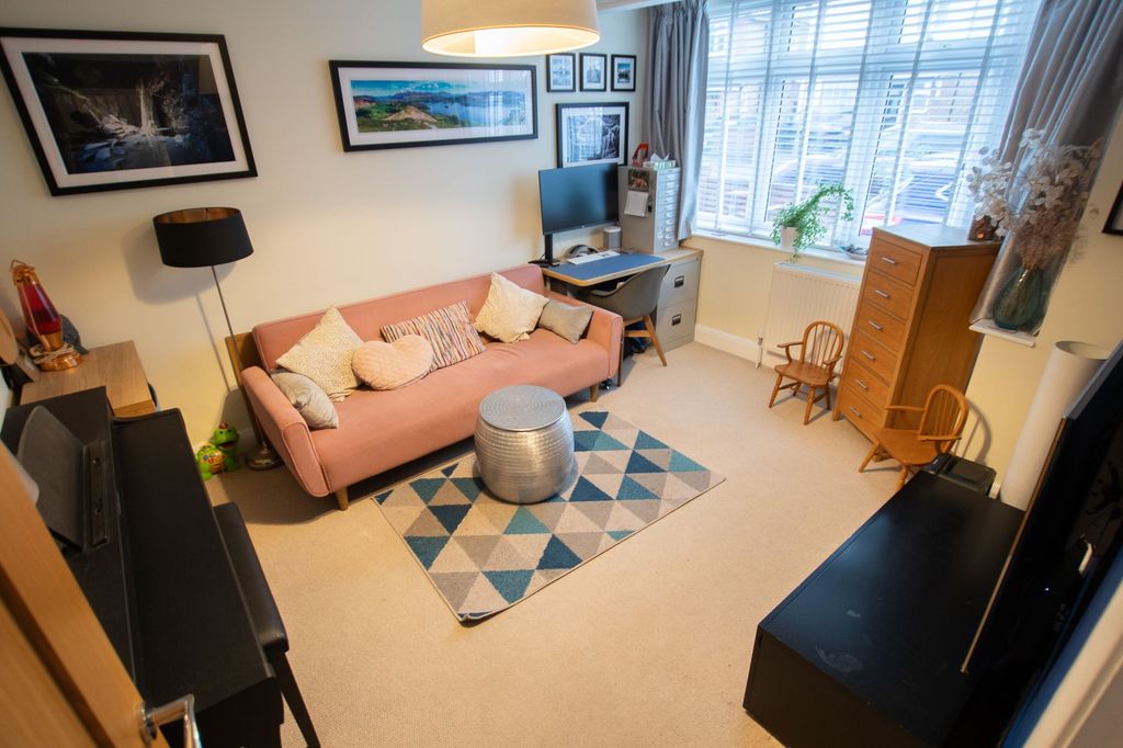 Additional image 9 of 3 bed semi-detached house for saleByrefield Road, Guildford GU2