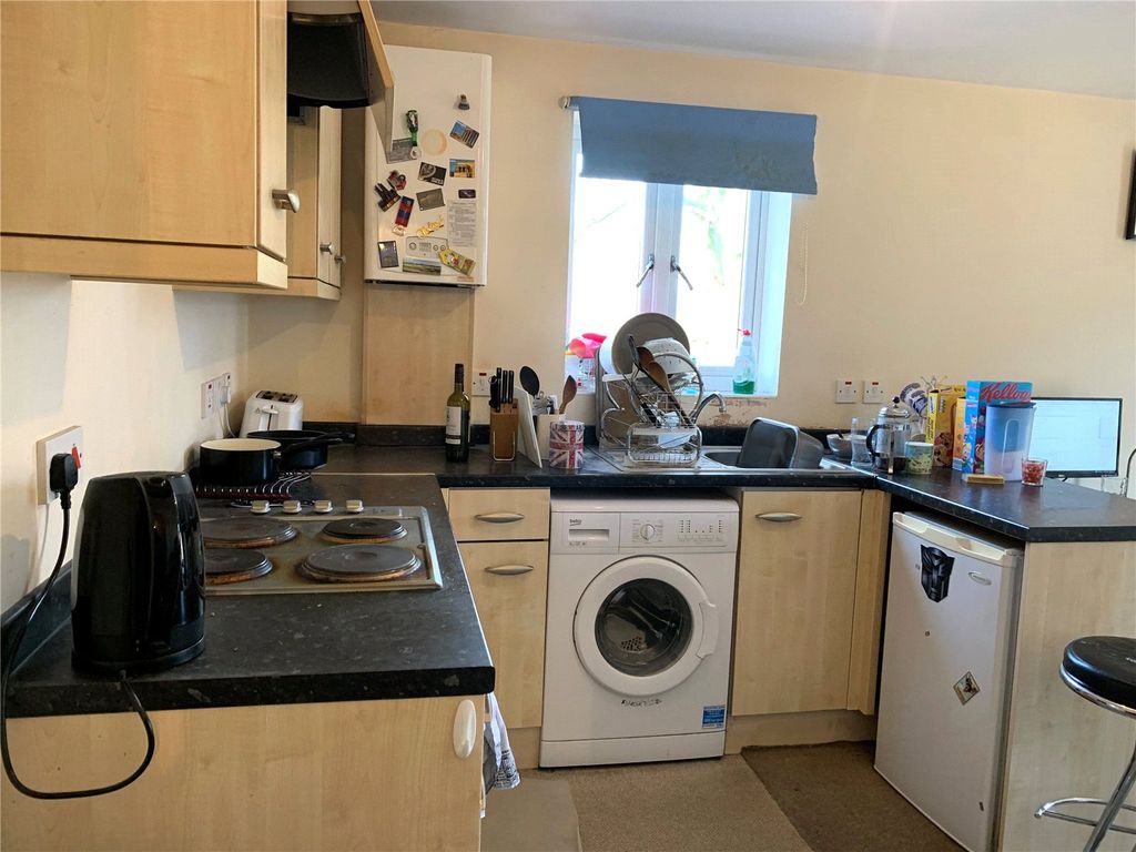 Property photo 2 of 7 Kitchen