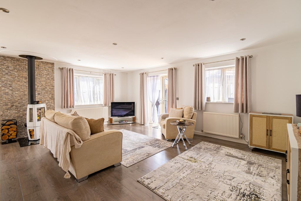 Property photo 3 of 39 5140414