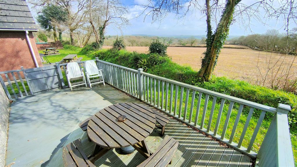 Property photo 2 of 13 Decking (2).Jpg