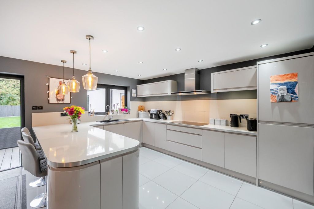 Property photo 1 of 20 Kitchen.Jpg