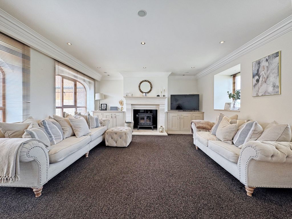 Property photo 3 of 48