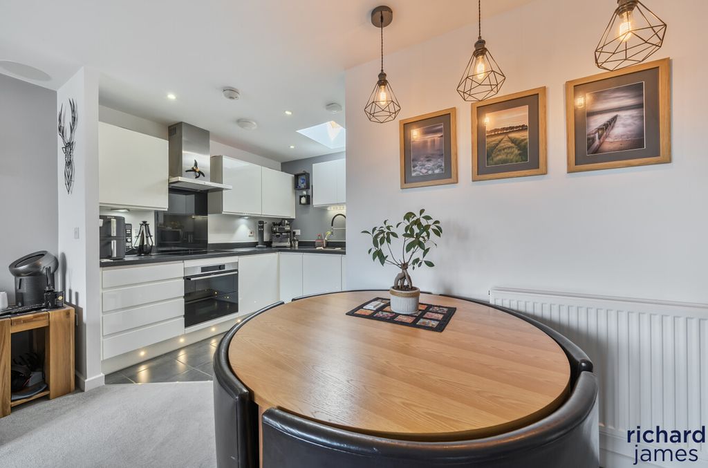 Property photo 3 of 12 Aea2A36F032F493Ab1196Fc30Ac07E0d