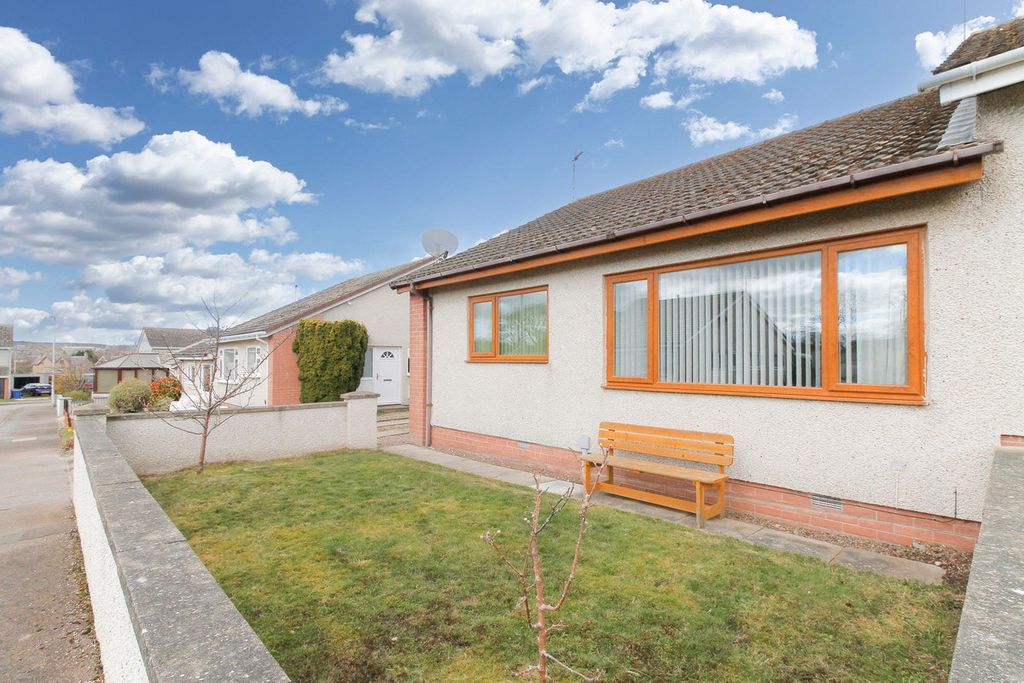 Property photo 2 of 32