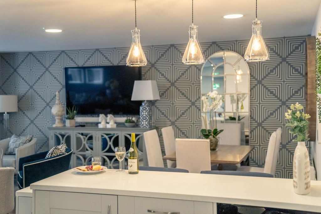 Property photo 3 of 6 Communal Lounge