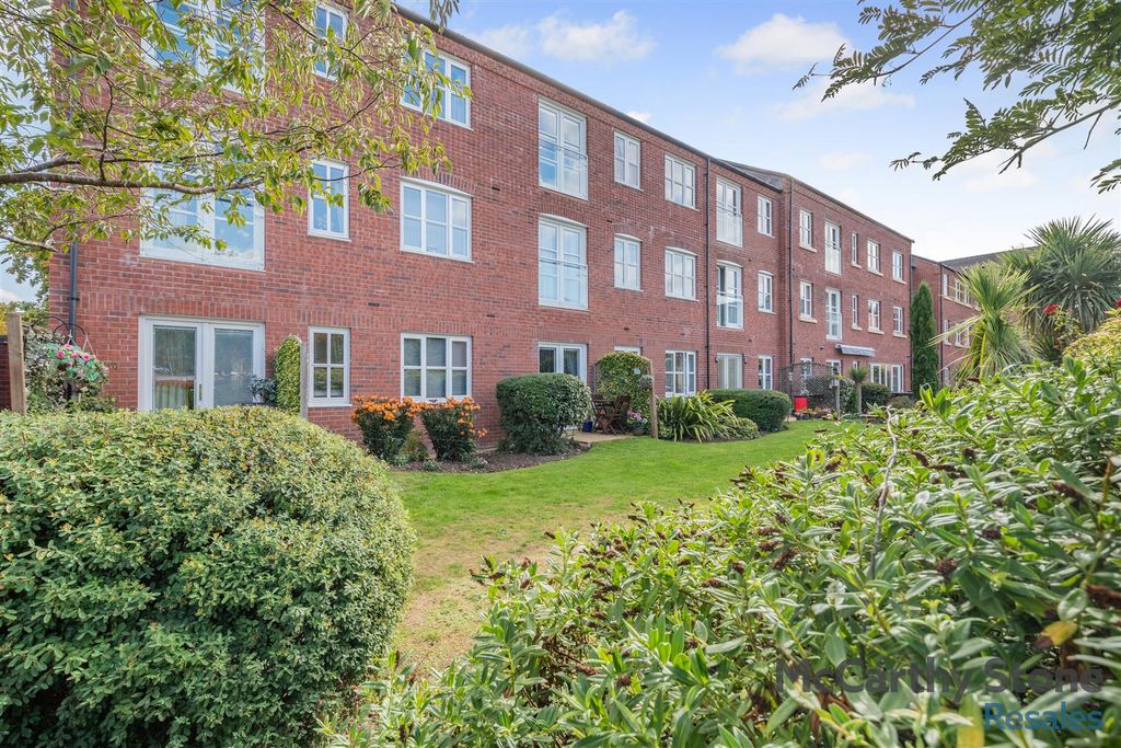 Property photo 1 of 25 8665303-Exterior08.Jpg