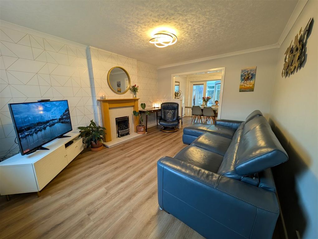 Property photo 2 of 25 Lounge