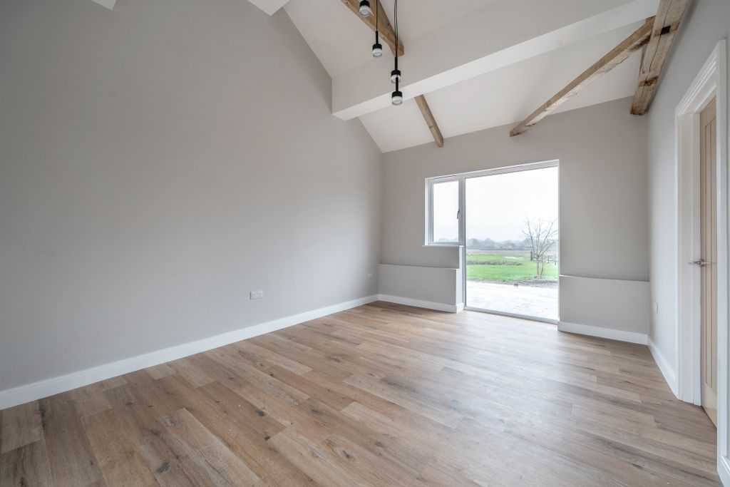 Property photo 3 of 18 1226102 (13)