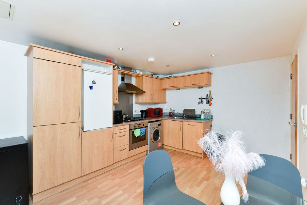 Property photo 3 of 11