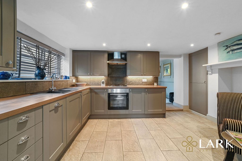 Property photo 3 of 14 Pt-Lark-72Highstreet-22