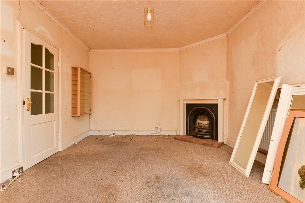 Property photo 3 of 12 Lounge