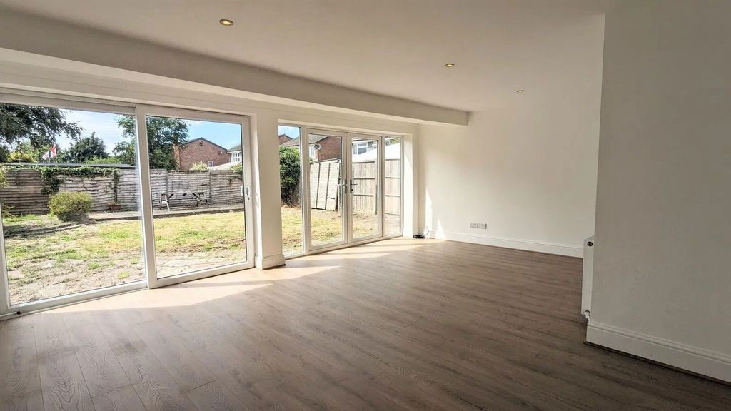 Property photo 2 of 27