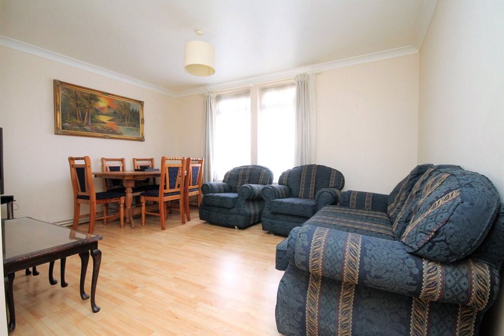 Property photo 3 of 6 Picture No. 04