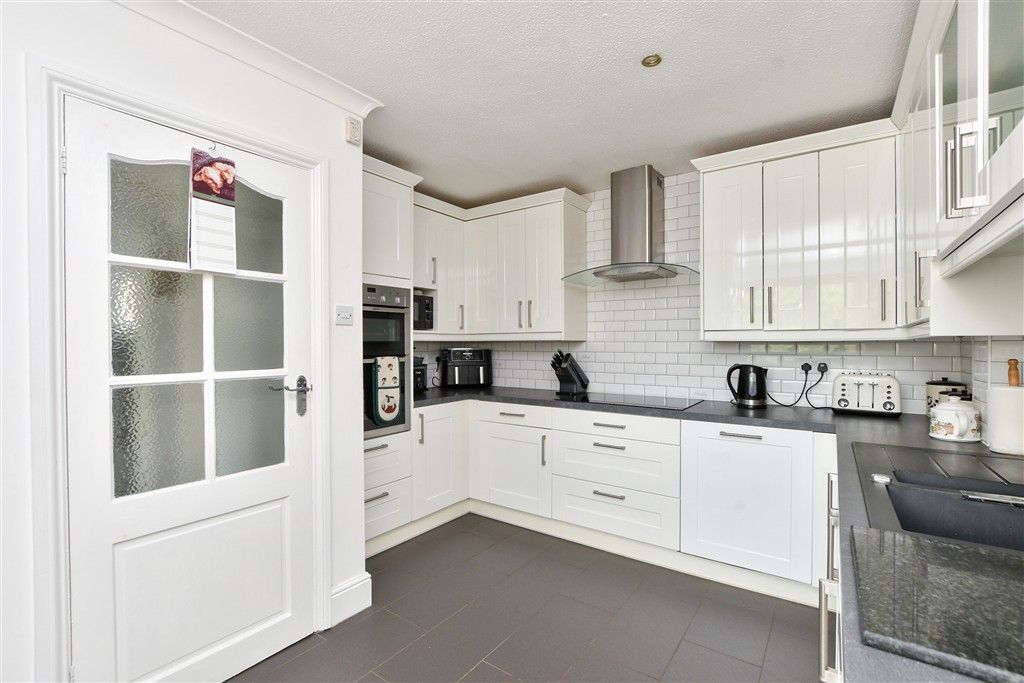 Property photo 2 of 20 Kitchen