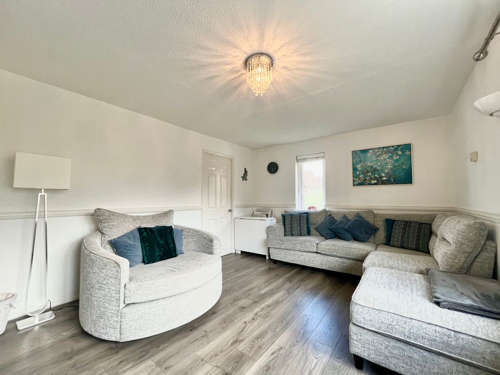 Property photo 2 of 7 Living Room