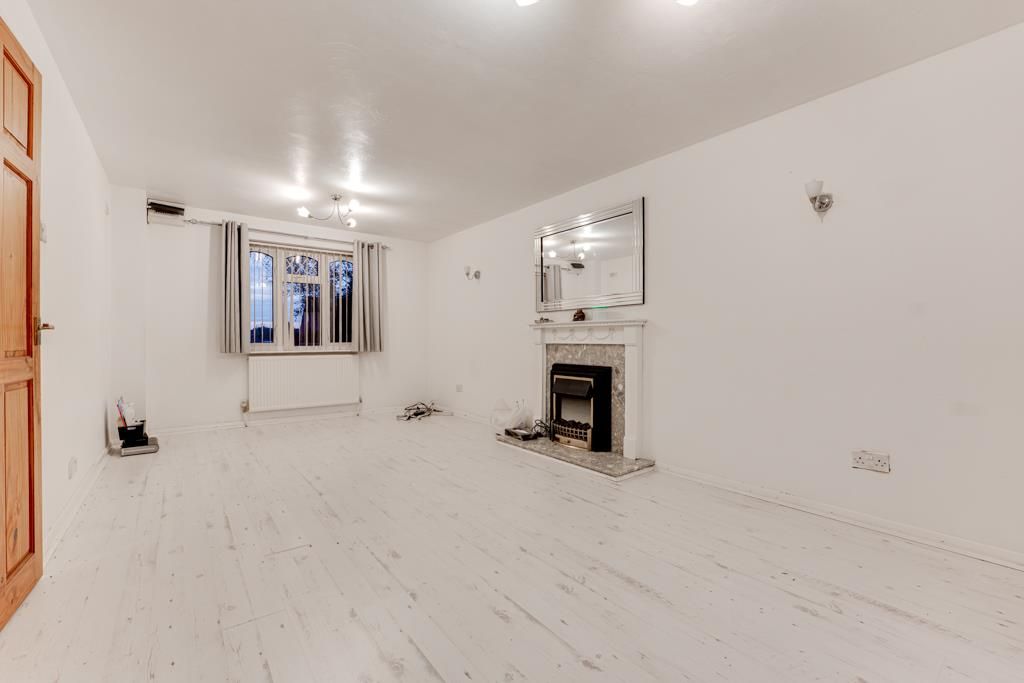 Property photo 2 of 24 63 Pytchley Road, Kettering-10.Jpg