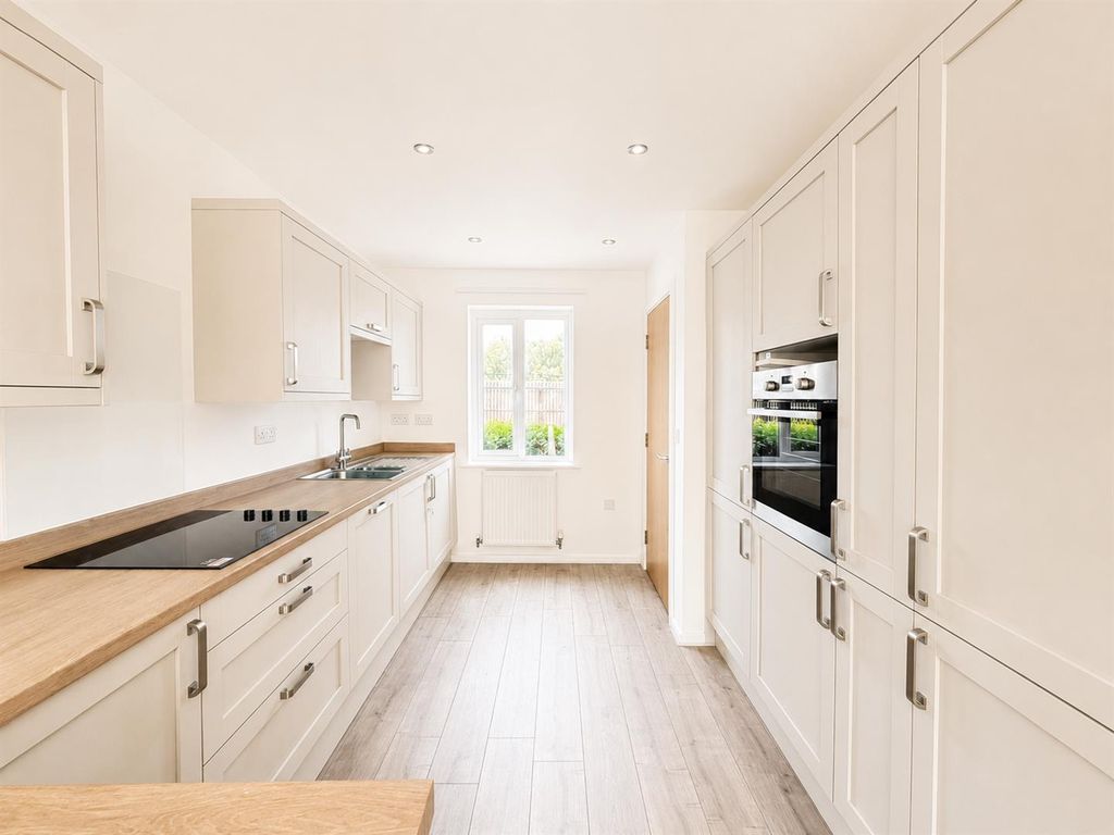 Property photo 2 of 15 Kitchen