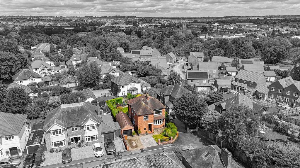 Property photo 2 of 33