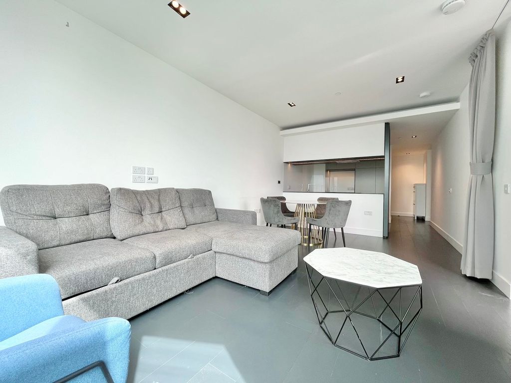 Property photo 2 of 32