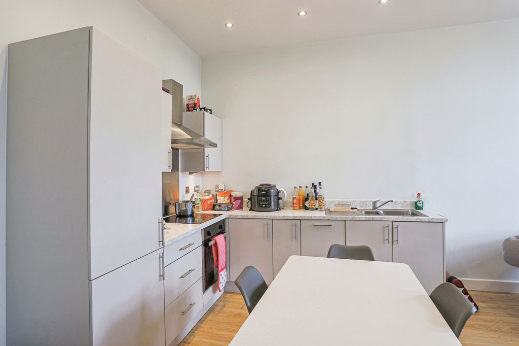 Property photo 3 of 12 Kitchen