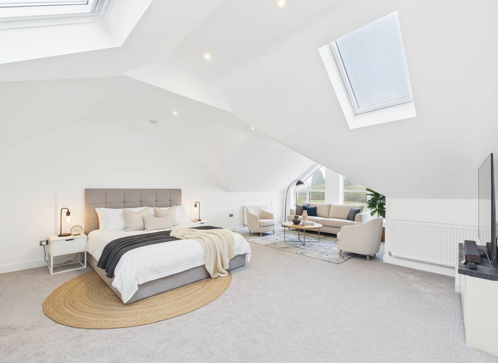 Property photo 3 of 22 Bed1Hilllane