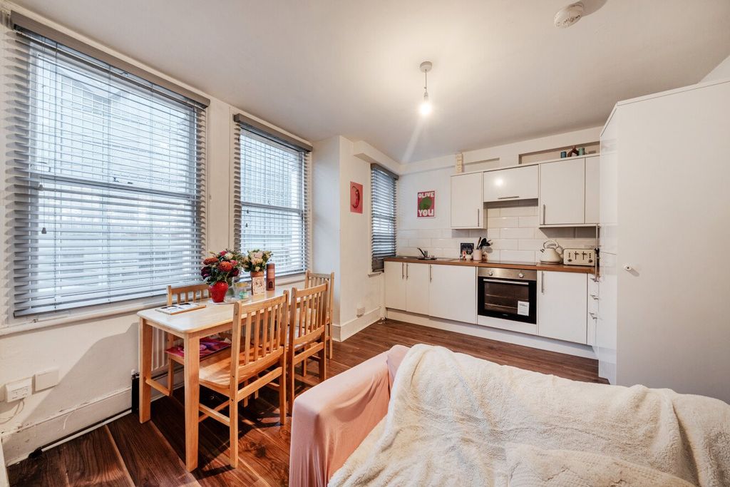 Property photo 2 of 12 Picture No. 37