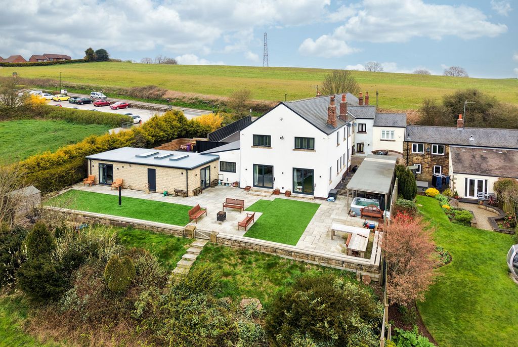 Property photo 1 of 33