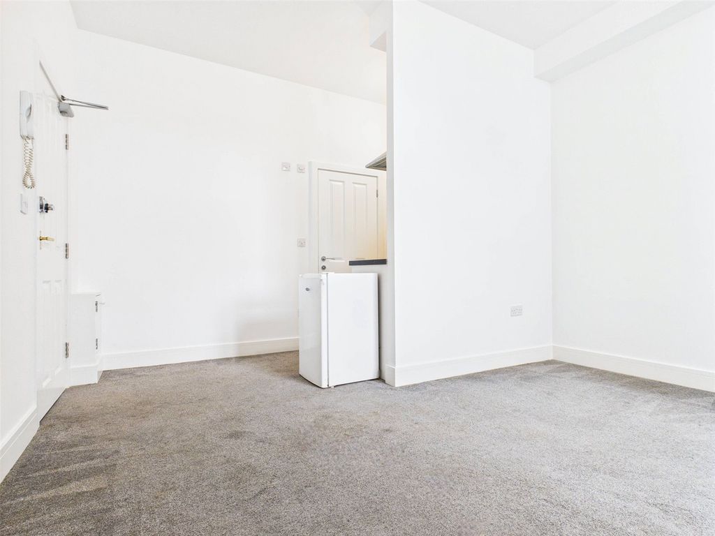 Property photo 1 of 11 Studio Room