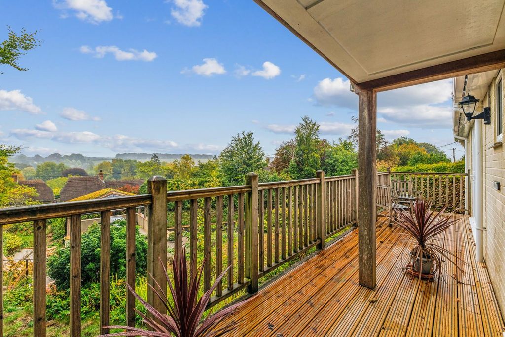 Property photo 2 of 25 98137_Lanterns Homington Road Coombe Bissett(6).Jp