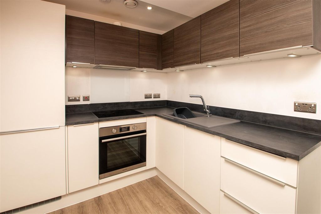 Property photo 3 of 10 410_7.Jpg