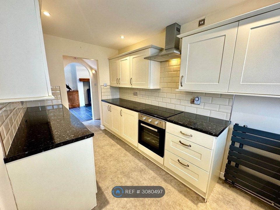 Property photo 3 of 23 Kitchen