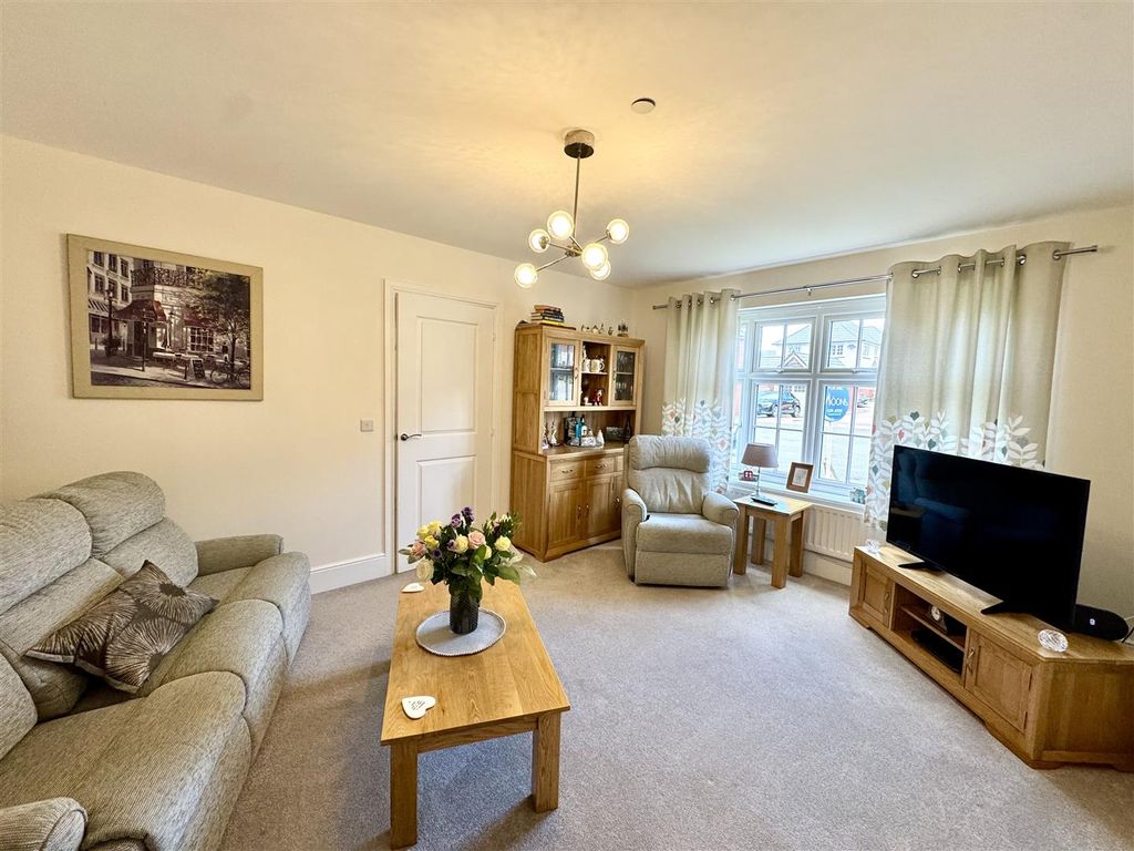 Property photo 2 of 22 Sitting Room