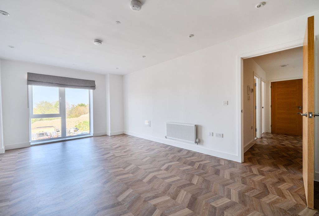 Property photo 3 of 11 Sitting/Dining Room