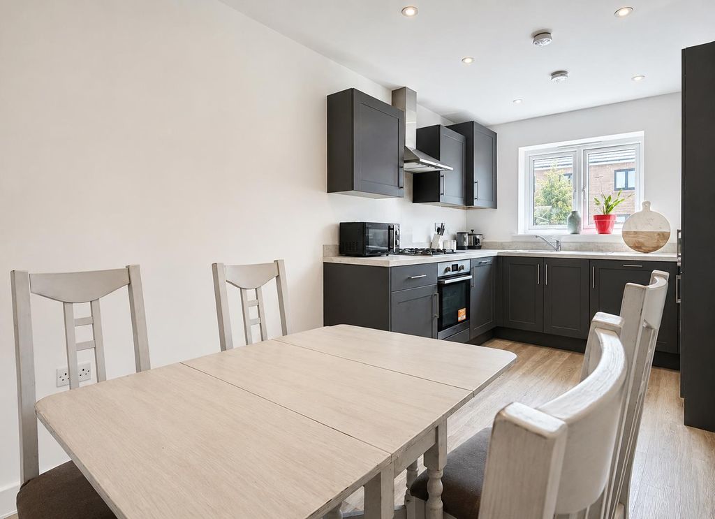 Property photo 3 of 19 Bb6B1D88-8B7E-413C-99EE-66F6236F42E7.Png