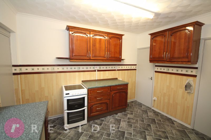 Property photo 3 of 12 Dining Kitchen