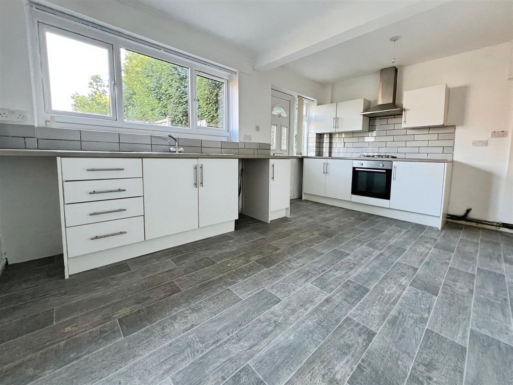 Property photo 2 of 15 Dining Kitchen