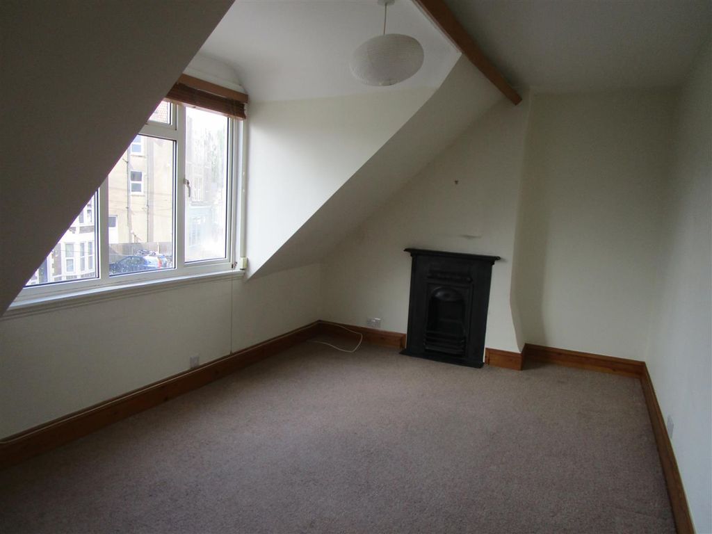 Property photo 2 of 11 Lounge.Jpg