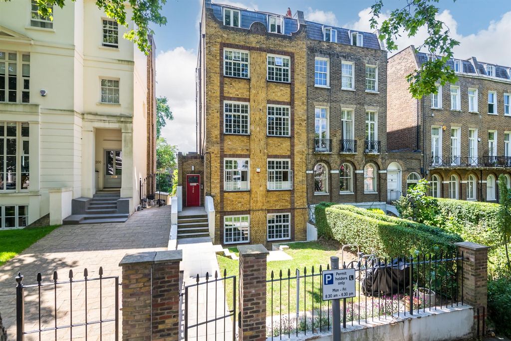Property photo 2 of 24 Flat 1, 198 Camberwell Grove-1.Jpg