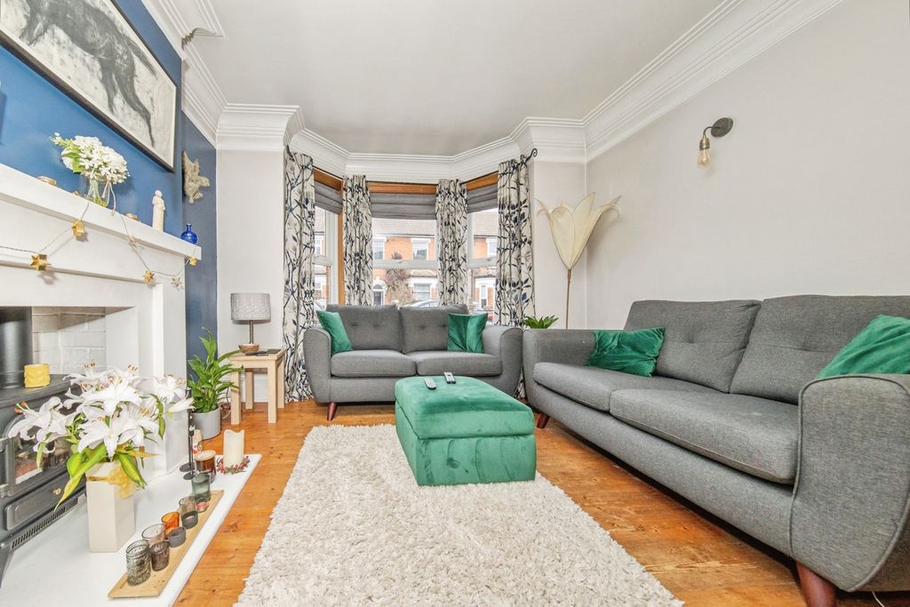 Property photo 3 of 20 Pbox-Img.Jpg