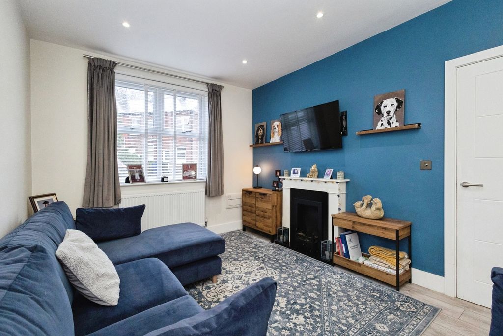 Property photo 3 of 20 Pbox-Img.Jpg