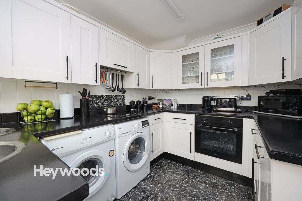 Property photo 3 of 44