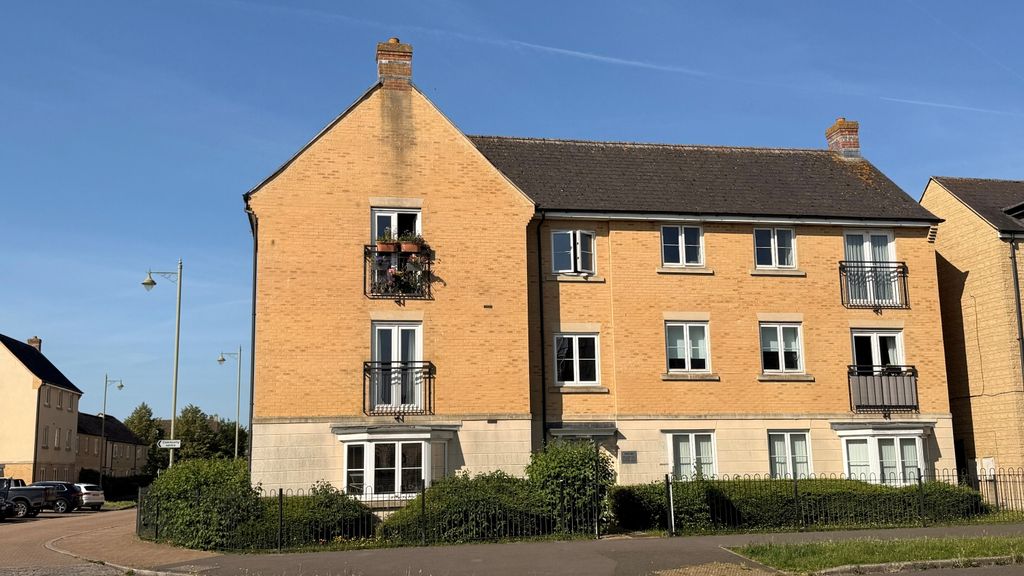 2 bed flat for saleSedge Way, Carterton, Oxfordshire OX18
