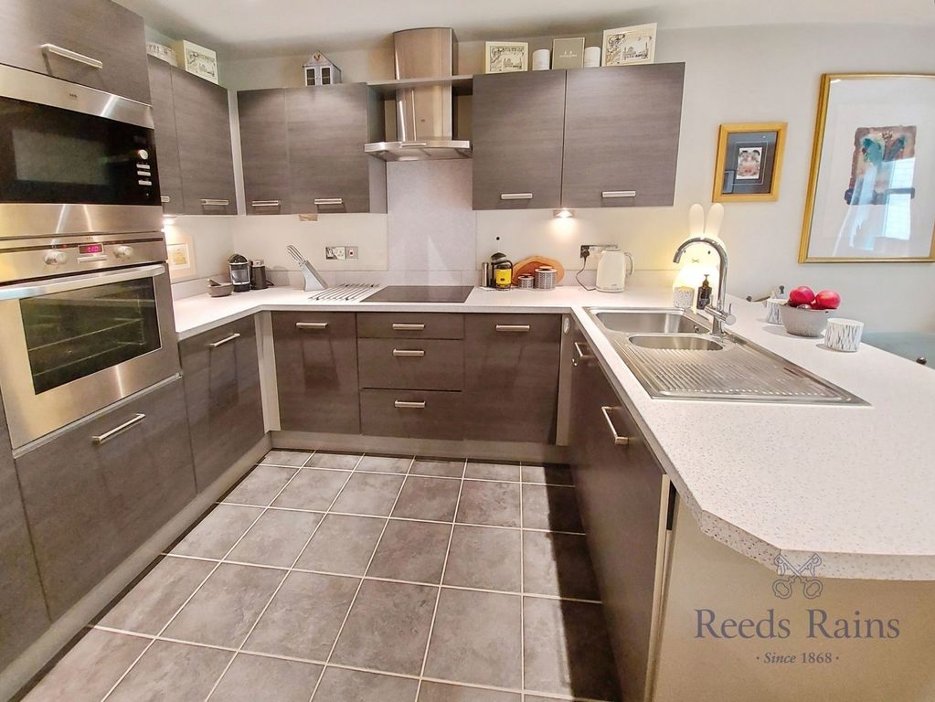 Property photo 2 of 20 Kitchen