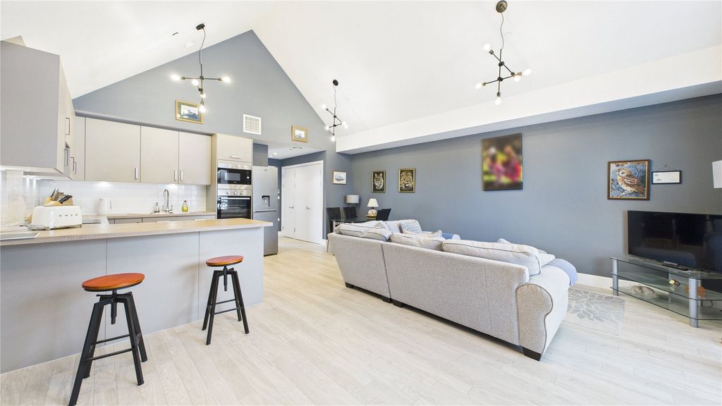 Property photo 2 of 11 Picture No. 13