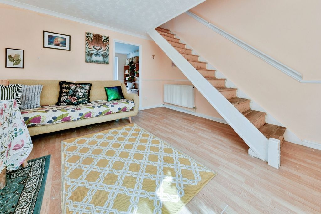 Property photo 3 of 16 Lounge